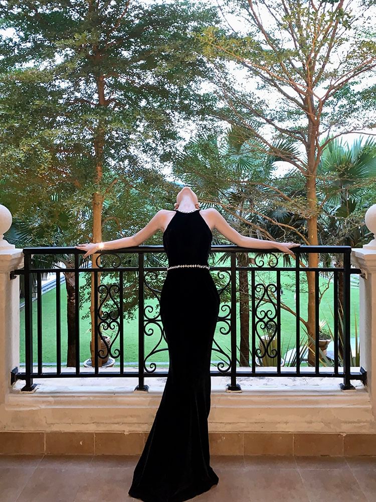 Sleeveless Plain Rhinestone Accent Mermaid Evening Gown