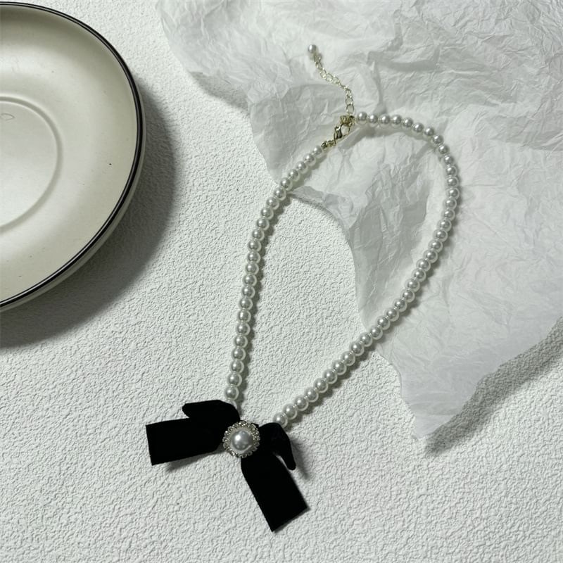 Pearl Faux Bow Velvet Necklace