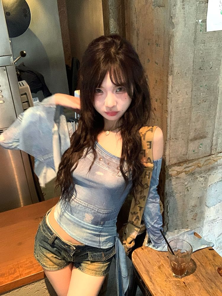 Tee Neck Slim Long-Sleeve Print Fit Asymmetrical Crop