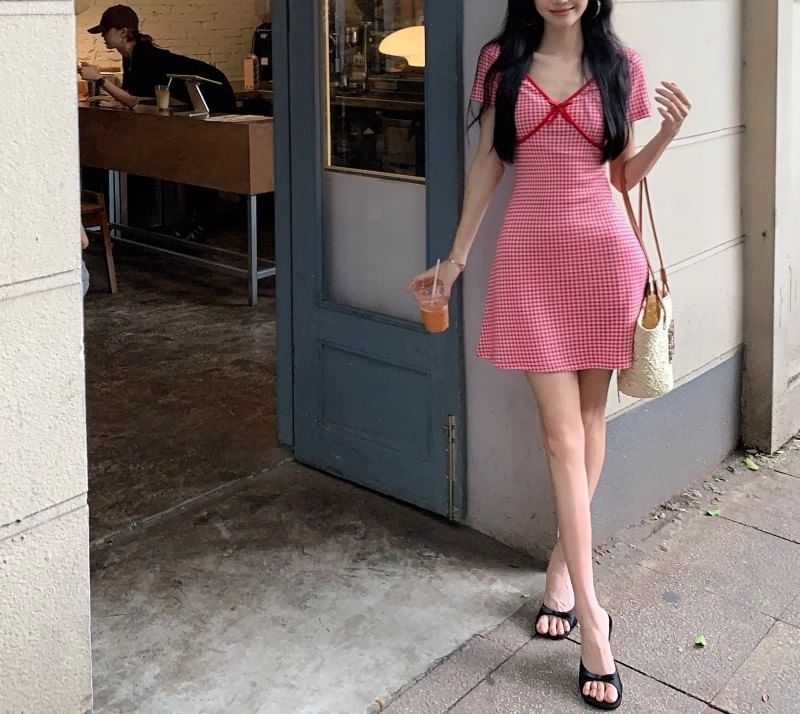 Dress Dotted A-Line Mini Short-Sleeve V-Neck