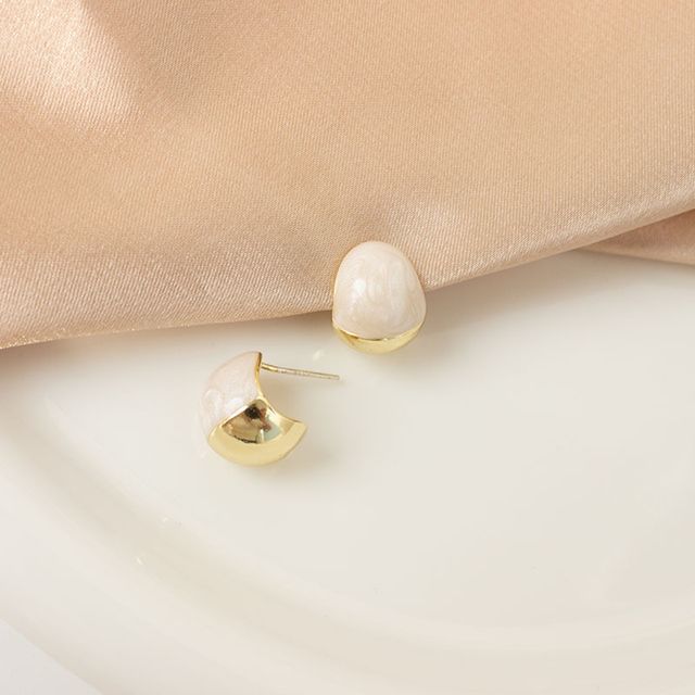 Earring Stud Ear Clip-On / Bead
