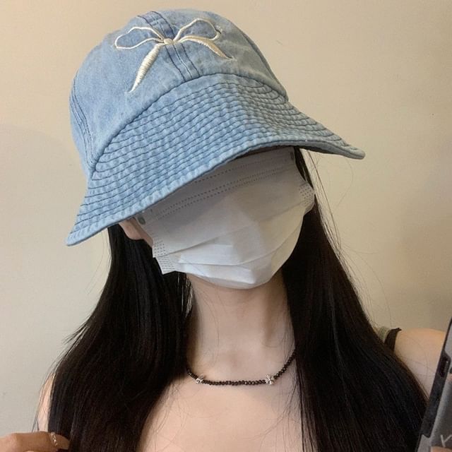 Embroidered Brim Washed Wide Bow Cap Denim