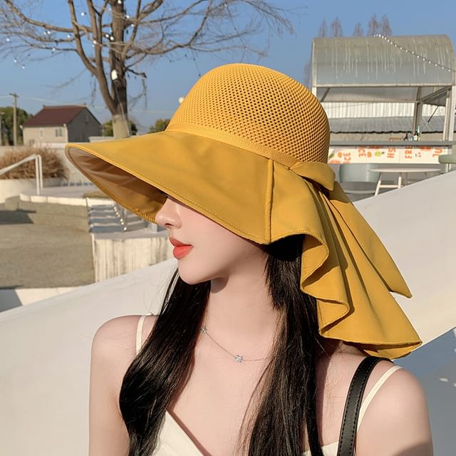 Flap Bow Neck with Sun Hat