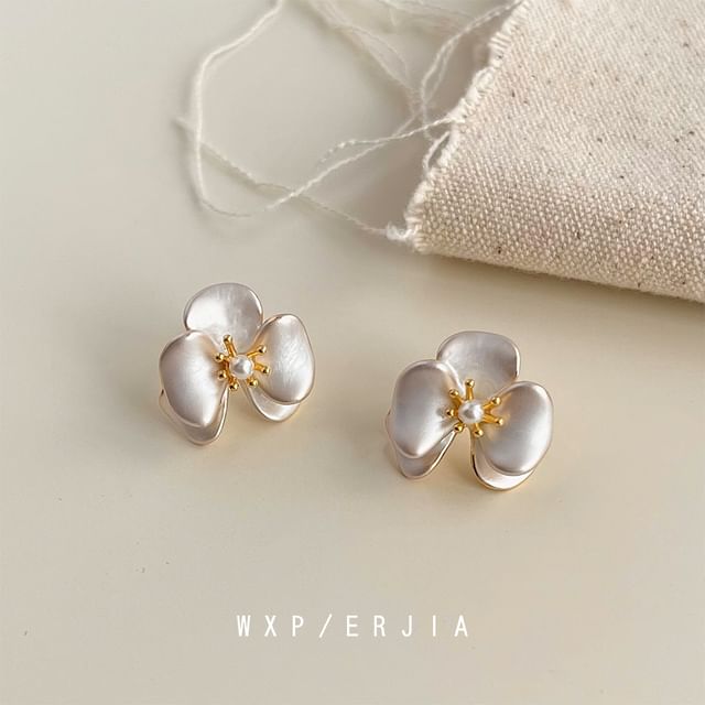 Flower Faux Pearl Stud Earring / Clip-On Earring