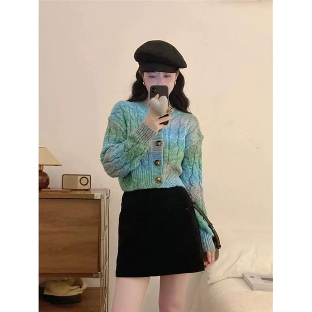 Gradient Button Crop Round Neck Cardigan