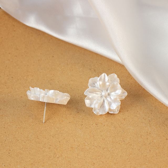On / Clip Flower Stud Earring