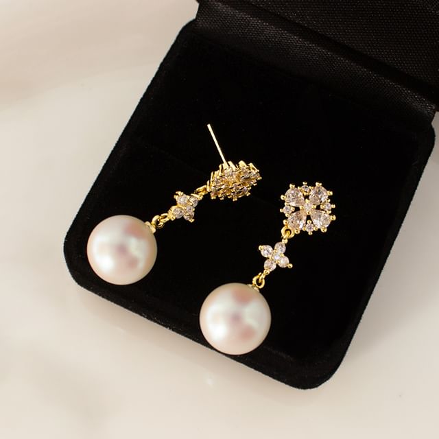 Clip-On Earring Flower Rhinestone / Pearl Faux Drop