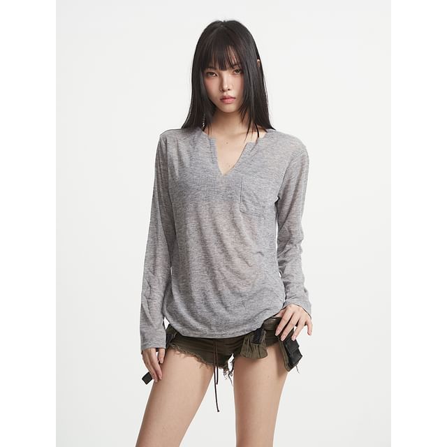 Plain V-Neck Long-Sleeved Tee