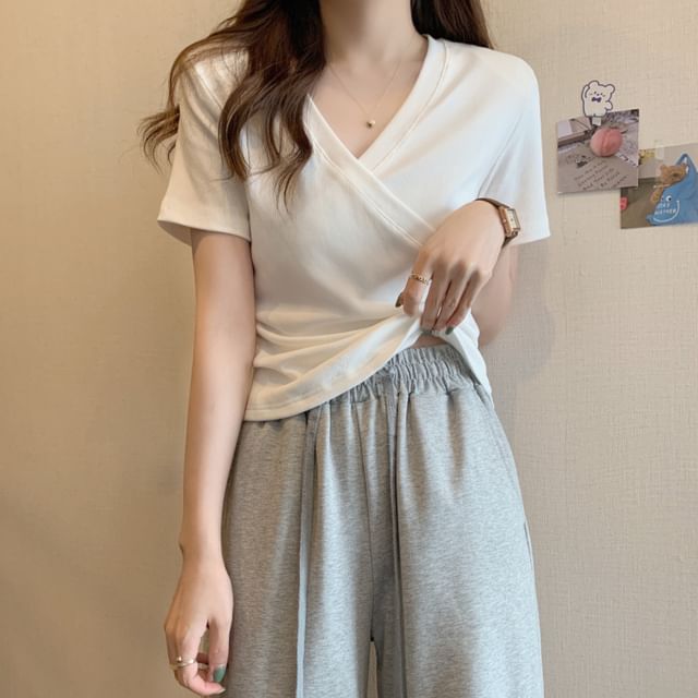 Plain Sleeveless V-Neck Wrap-Style Gathered Tee