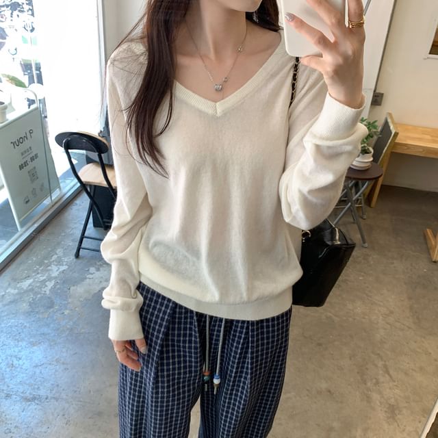 V-Neck Long-Sleeve Plain Knit Top