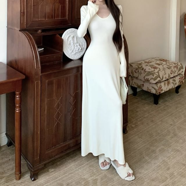 Plain Fringed Hem Fluffy Trim Capelet / Long-Sleeve Scoop Neck Maxi Sheath Dress