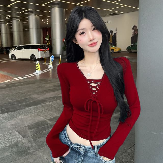 Long Sleeve V-Neck Lace-Up Crop T-Shirt