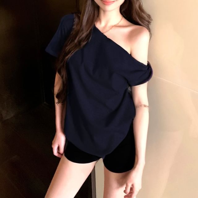 Asymmetric Twisted Knit Tee with One Shoulder