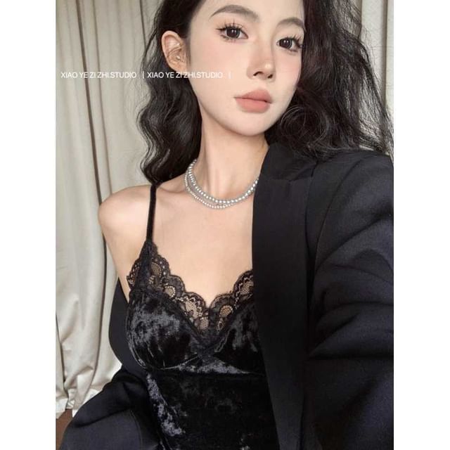 V-Neck Lace Trim Velvet Crop Camisole Top