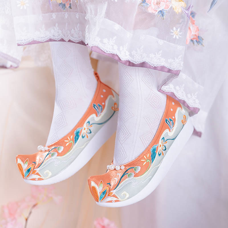 Sweet Retro Pearl Decor Floral Embroidery Shoes