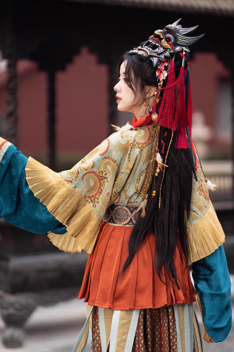 Classic Hanfu Set with Embroidered Ruffles