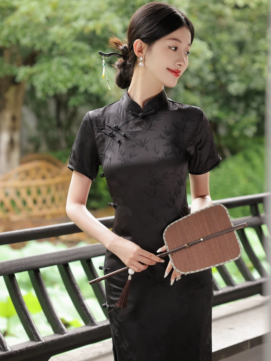 Black Classic Embodies Cheongsam