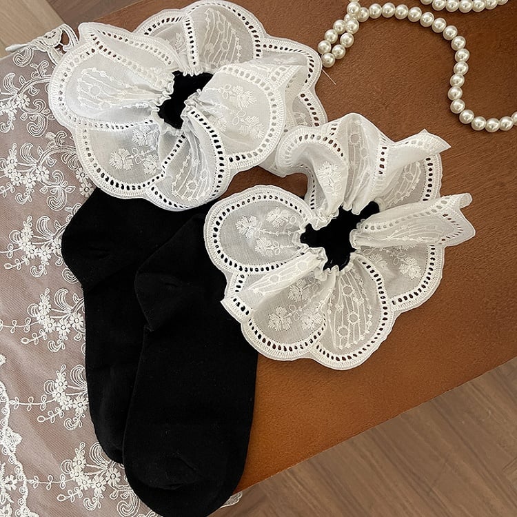 with Floral Black/White White Trim Pattern Calf Lace Socks