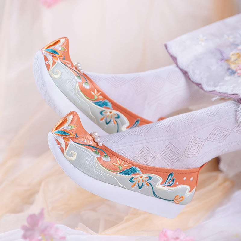 Sweet Retro Pearl Decor Floral Embroidery Shoes