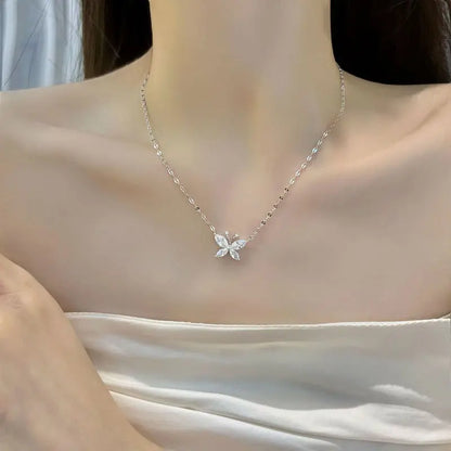 Collier papillon renoncule LIN12