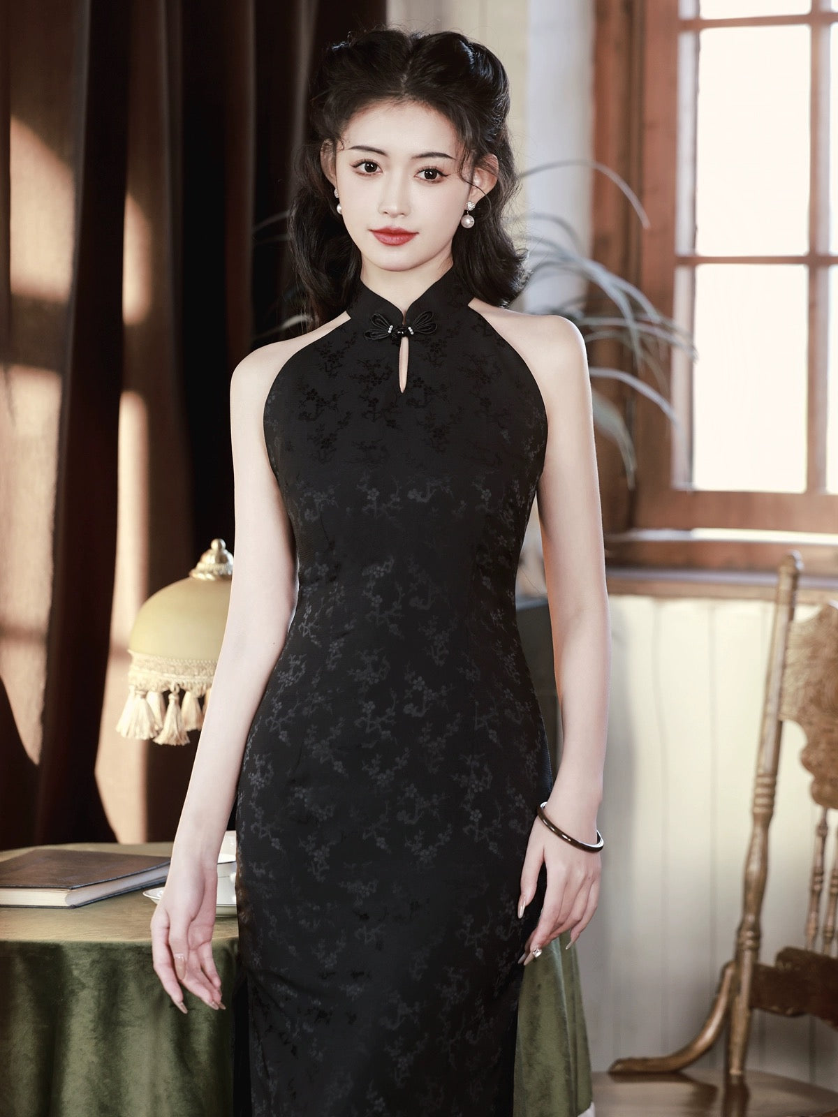 Classic Black Sleeveless Long Cheongsam