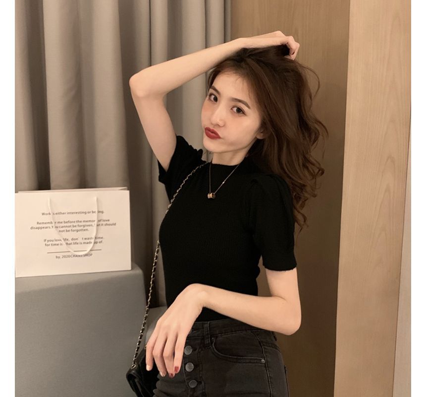 Short-Sleeve Top Knit Crop