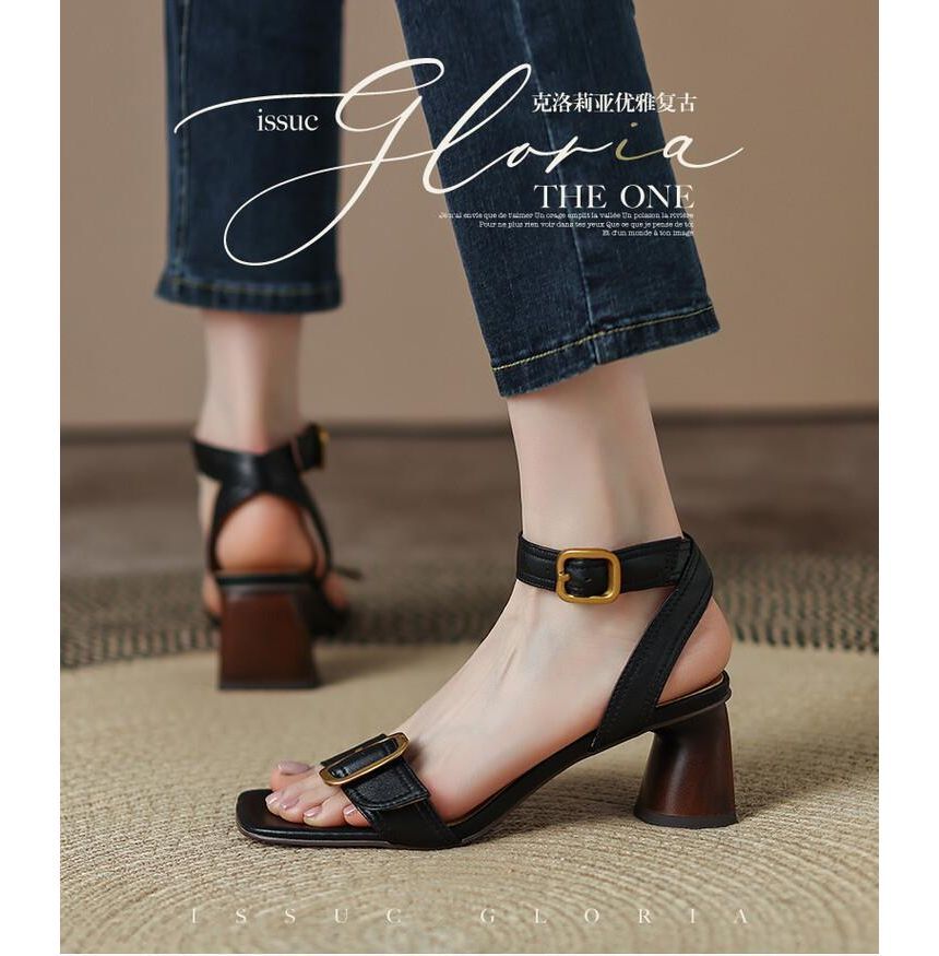 Round Sandals Buckled Heel