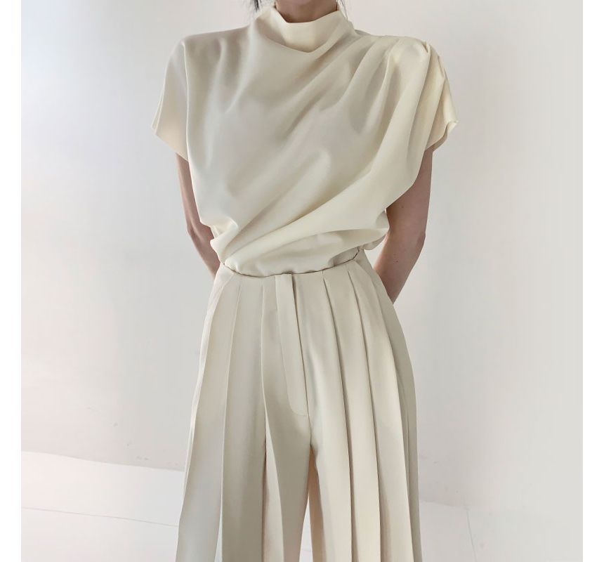 Short-Sleeve Mock Neck Blouse / High Waist Pleated Wide Leg Pants