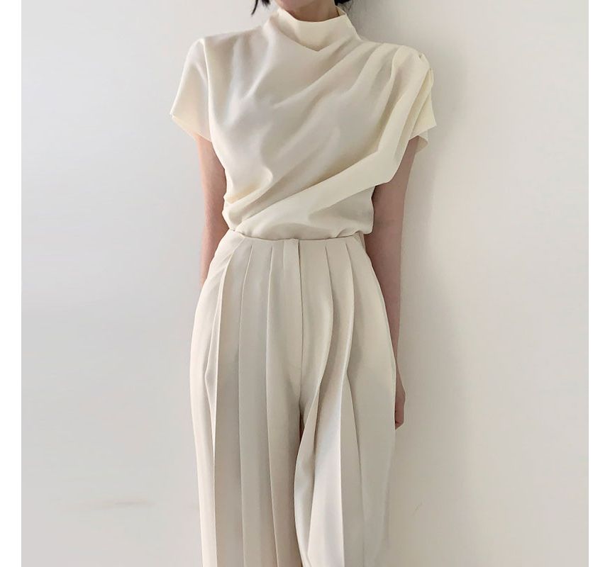 Short-Sleeve Mock Neck Blouse / High Waist Pleated Wide Leg Pants