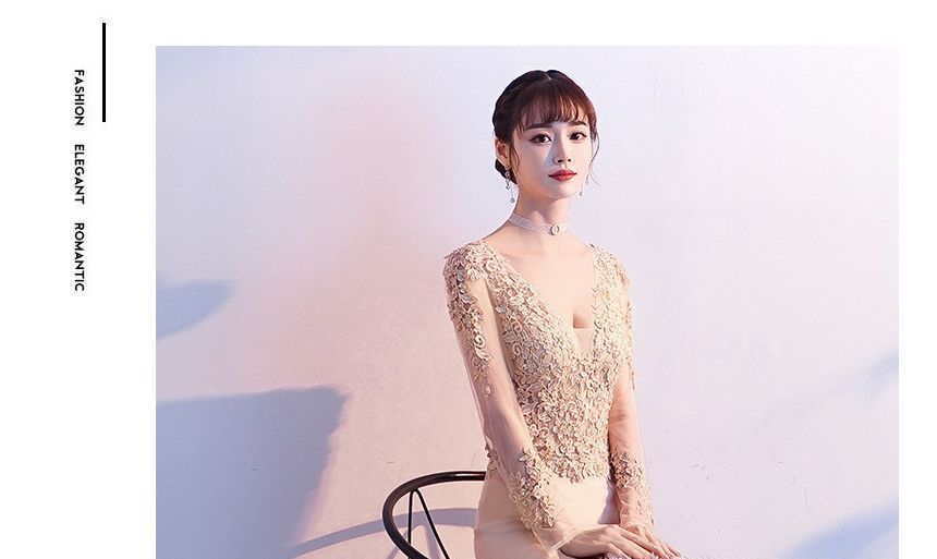 V-Neck Lace Gown Mermaid Long-Sleeve Evening