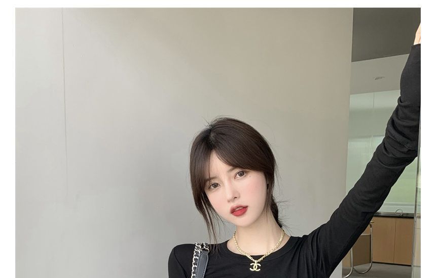 Plain Slim Round Crop Tee Long-Sleeve Neck Fit