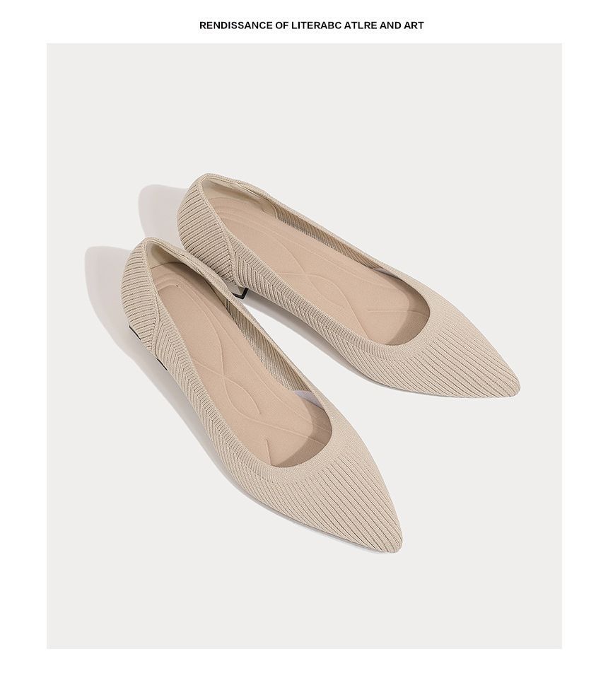 Low-Heel Pointed Pumps Knit