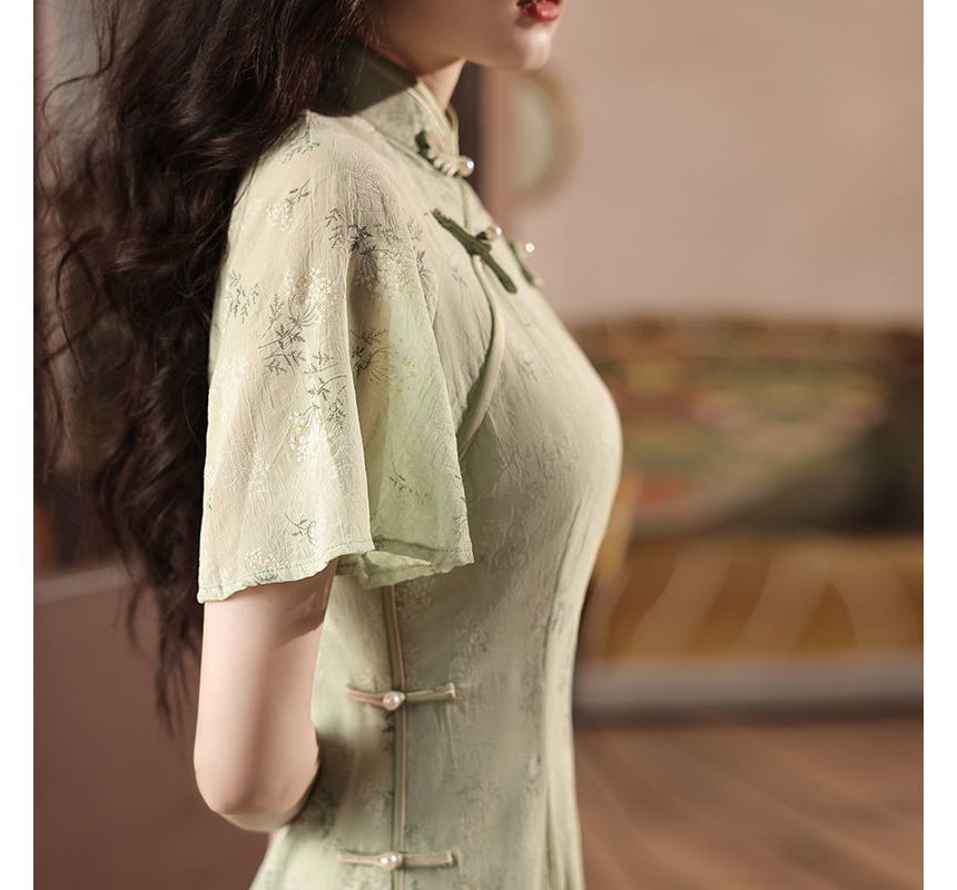 Short-Sleeve Flower Embroidered Qipao