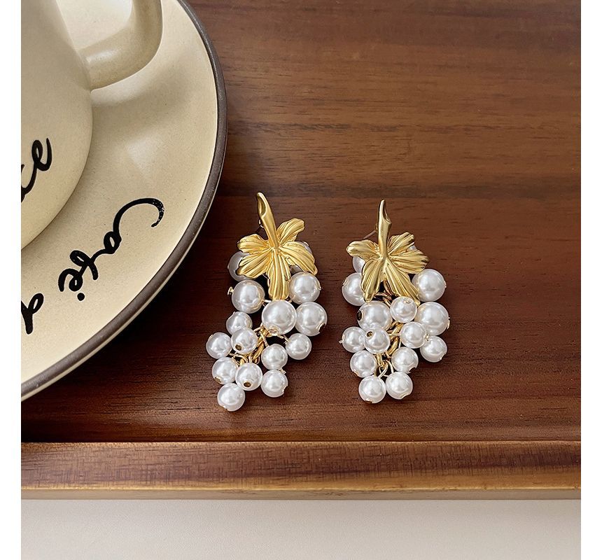 Faux Drop Pearl Grape Earring