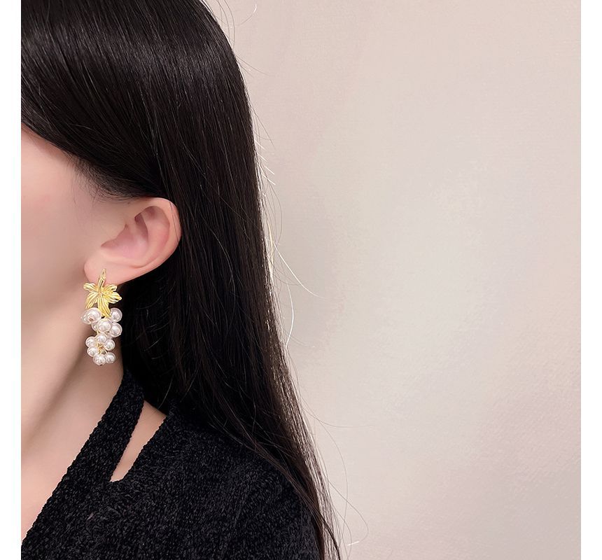 Faux Drop Pearl Grape Earring