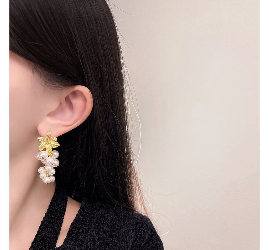 Faux Drop Pearl Grape Earring
