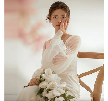 Long-Sleeve Sweetheart Neckline Plain Sheath Wedding Gown