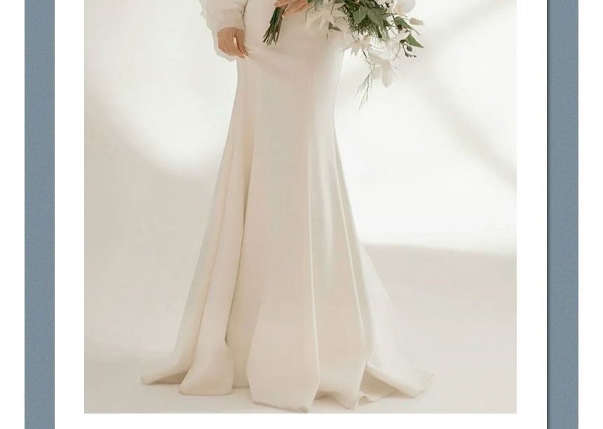 Long-Sleeve Sweetheart Neckline Plain Sheath Wedding Gown