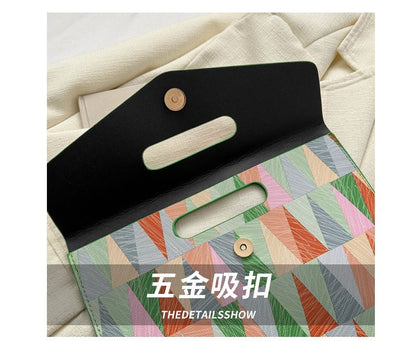 Geometric Print Envelope Clutch