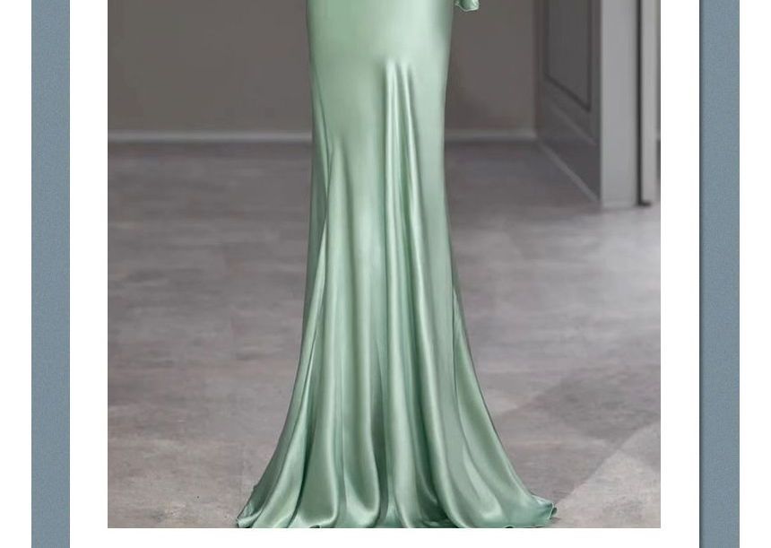 Sleeveless V-Neck Plain Sheath Evening Gown