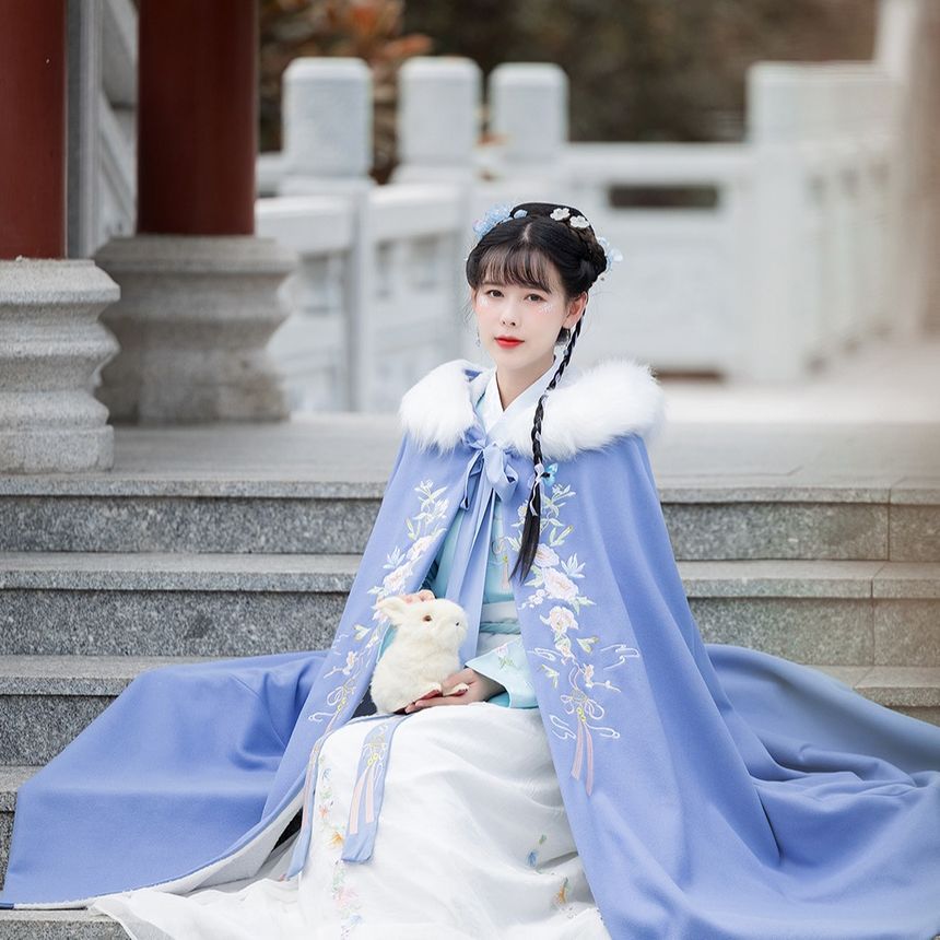 Traditional Chinese Fluffy Cape / Long