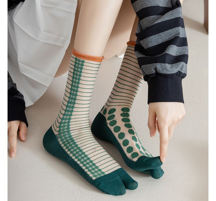 Patterned Mesh Tabi Short Socks