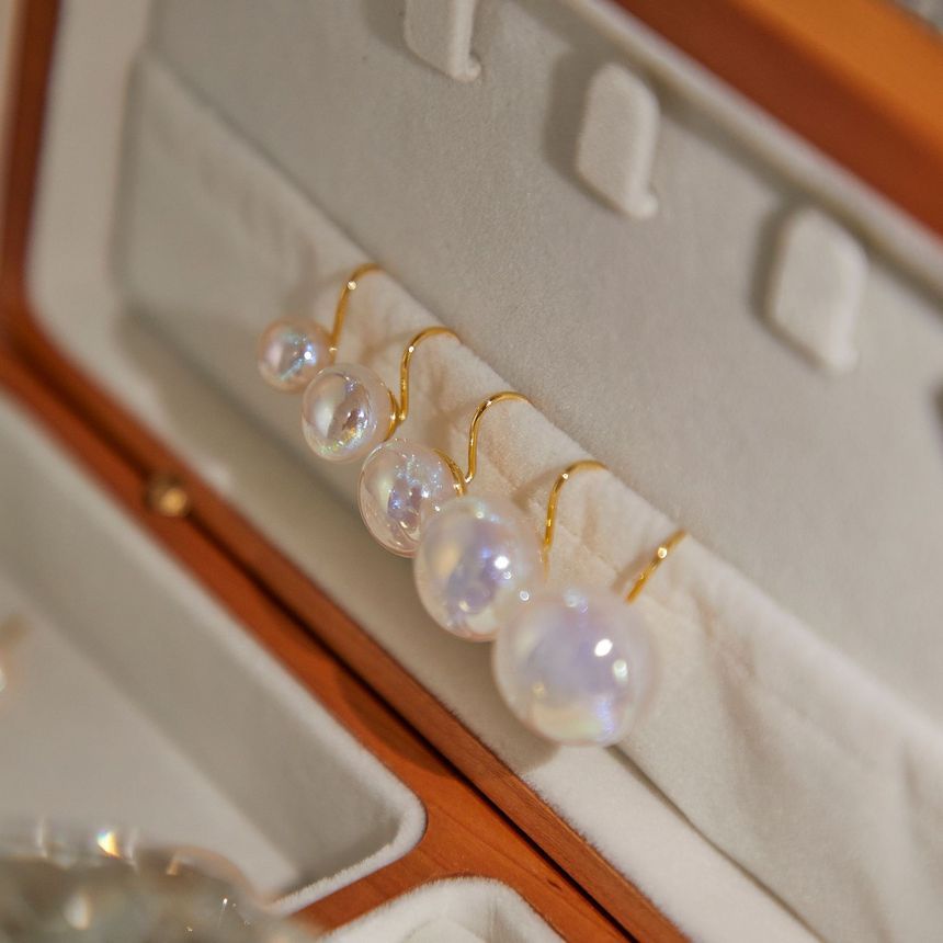 Pearl Earring Clip-On / Faux Stud