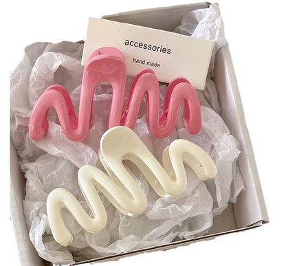 Wavy Plastic Hair Clamp