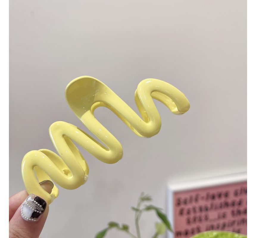 Wavy Plastic Hair Clamp