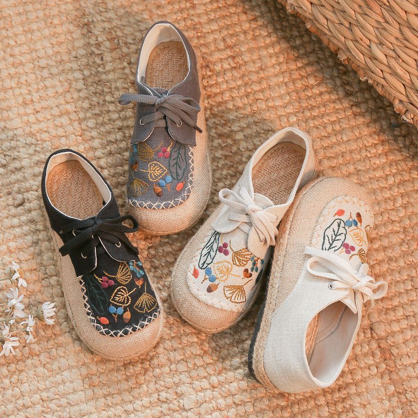 Slip-Ons Embroidered Leaf Lace-Up