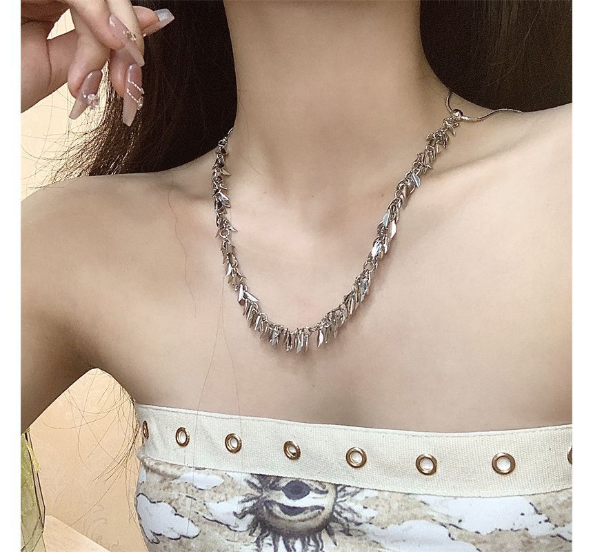 Leaf Lariat Fringed Necklace