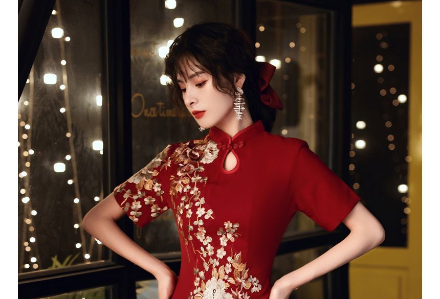Side-Slit Embroidered / Short-Sleeve A-Line Qipao Flower