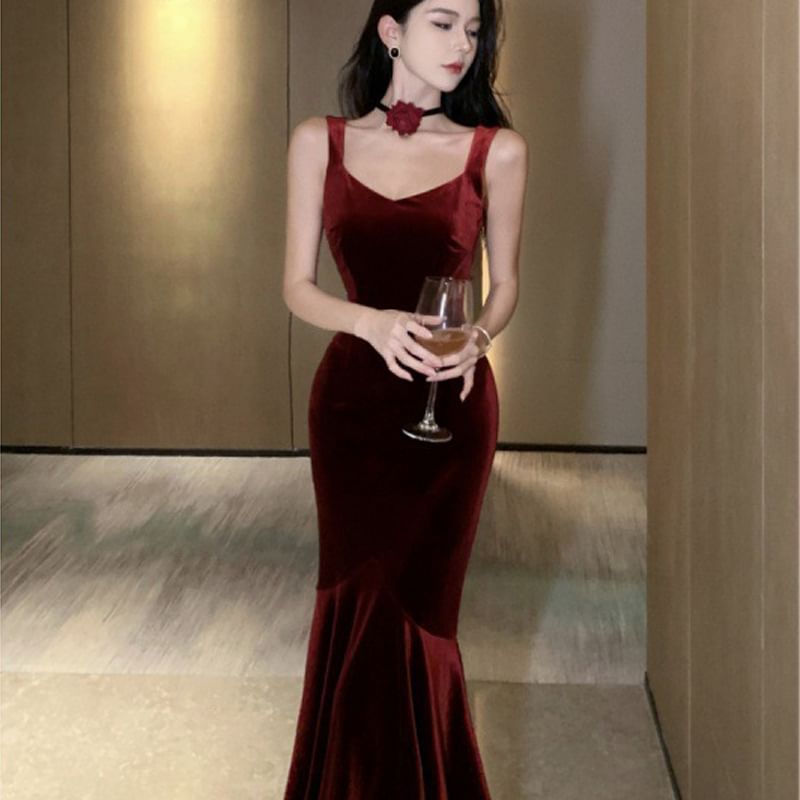 Open Evening Velvet Mermaid Sleeveless Back Gown V-Neck Plain