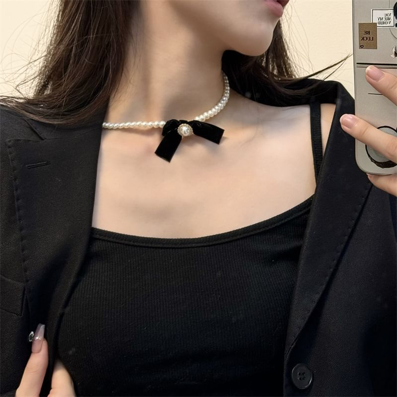 Pearl Faux Bow Velvet Necklace